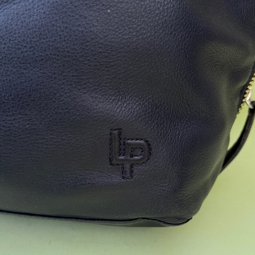 Black Linea Pelle Convertible Leather Shoulder Bag with Beautiful Details - Picture 6 of 16